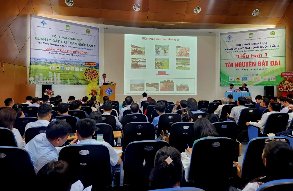 Trang chủ 13 Vien Cong nghe TUMIKI tham du hoi thao khoa hoc Quan ly dat dai toan quoc lan thu 3